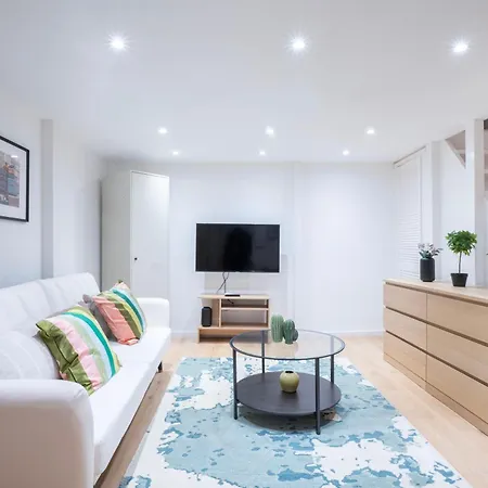 Botanic Bliss Retreat K35 布达佩斯